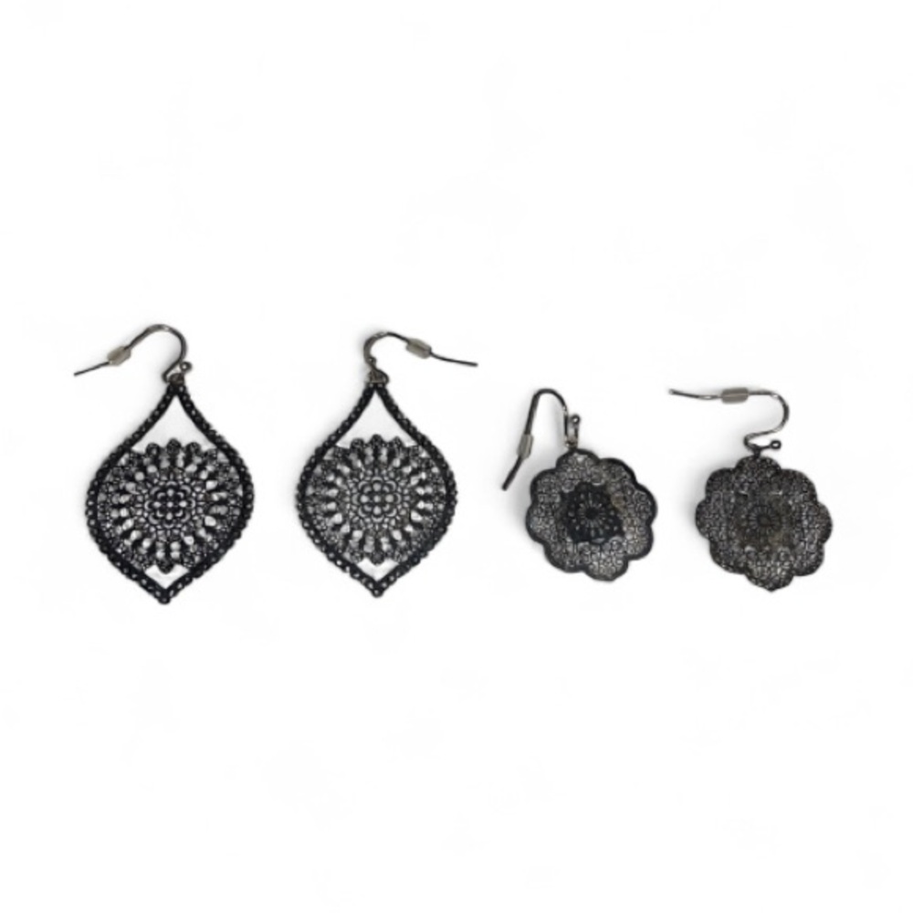 Set of 2 Dangle Earrings